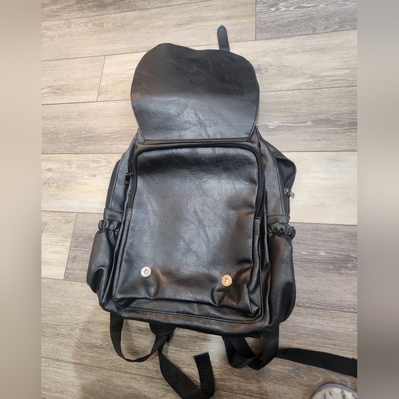 Jeep Vintage Black Leather Buluo Backpack for Men - Picture 5 of 13